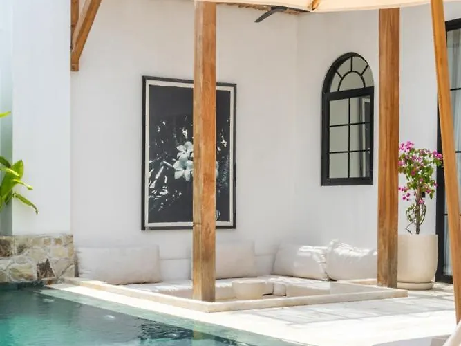 Santika - By Yolla Hospitality Villa Uluwatu (Bali)